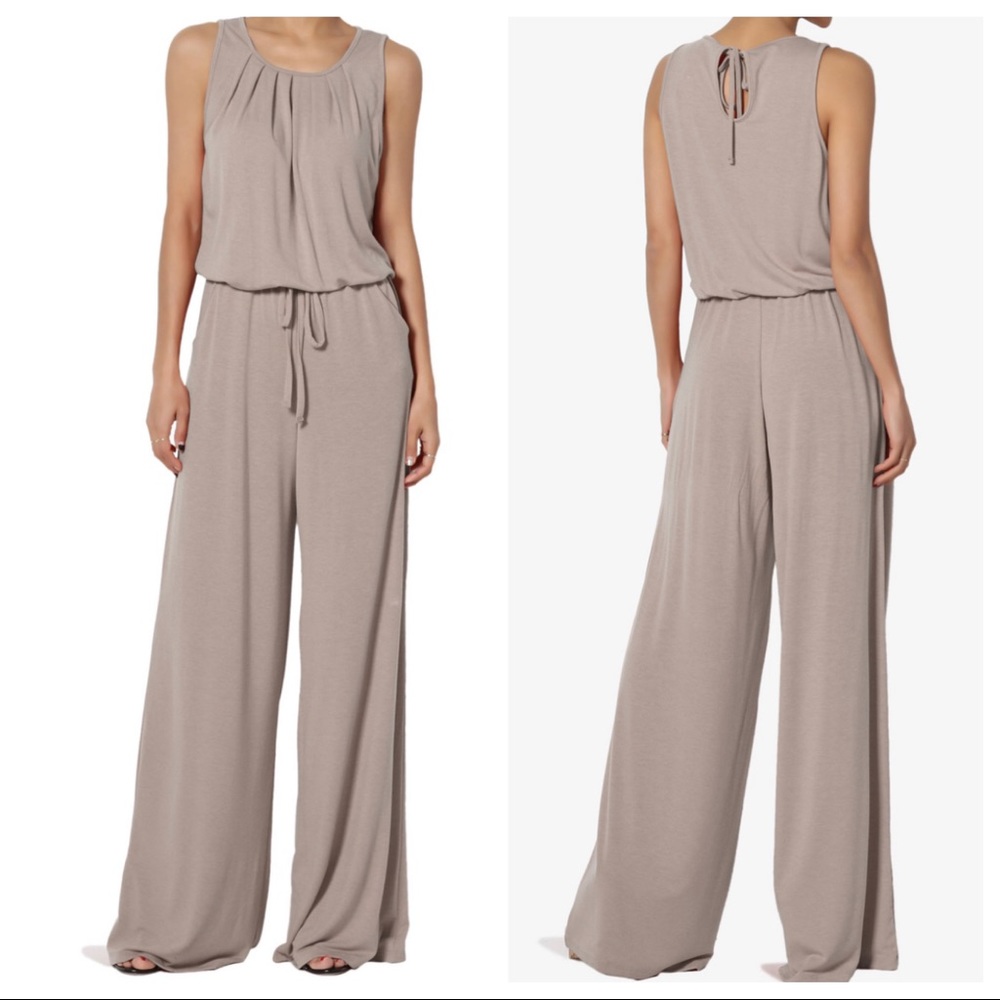 ✨LAST ONE✨Fabulous wide leg sleeveless jumpsuit with pockets - Picture 2 of 4